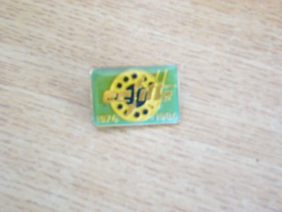QW9 N7 26 - insigna - tematica comunicatii - CCFITTC - 1984 foto