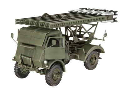 Macheta militara lansator rachete BM-13-16 on W.O.T. 8 chassis foto