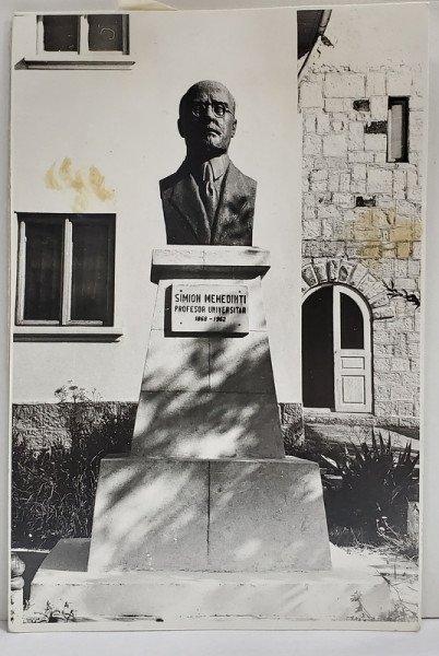 BUSTUL LUI SIMION MEHEDINTI DE LA SOVEJA , FOTOGRAFIE de RADU GROZESCU , ANII &#039;70