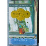 Sue Monk Kidd - The Secret Life of Bees (a novel) (Viața secretă a albinelor)