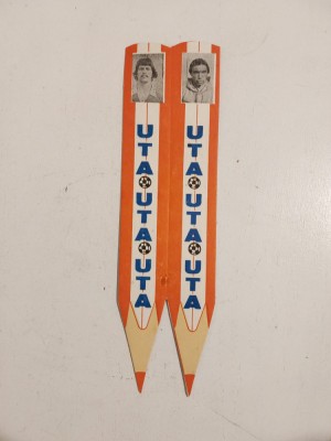 2 semne de carte UTA ARAD (legate intre ele) cu imaginea a 2 jucatori de fotbal, vintage, print pe carton foto