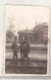 Bnk foto - Militari in gara Cernavoda - anii `40, Alb-Negru, Romania 1900 - 1950, Militar