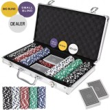 Set de Poker Complex cu 300 de jetoane, 2 seturi de carti, 5 zaruri, in servieta aluminiu