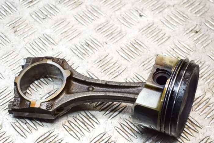 Piston OPEL ZAFIRA B A05 2012 OEM: 55558801,9117765 17773962