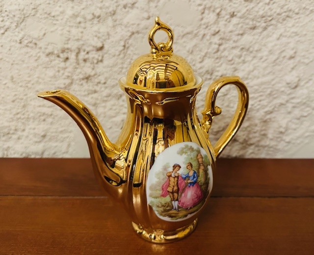 CAFETIERA MICA, DIN PORTELAN FIN H19,5CM