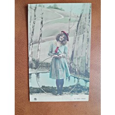 Carte postala, tanara cu basca, inceput de secol XX