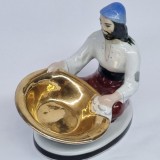 Barbat cu ceaun - bibelou portelan romanesc RAR, vechi, vintage