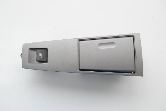 Buton geam ușă st&acirc;nga spate BMW 7 E65, E66, E67 2006 OEM: 8379597,E0200016,06W31K1-02 1989357