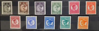 RO-004-ROMANIA 1930-Lp 86-CAROL II-serie de 11 timbre nestamilate cu SARNIERA foto