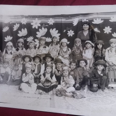 fotografie veche soimi patriei-gradinita in haine tiganesti,rochii/tinute,T.GRAT