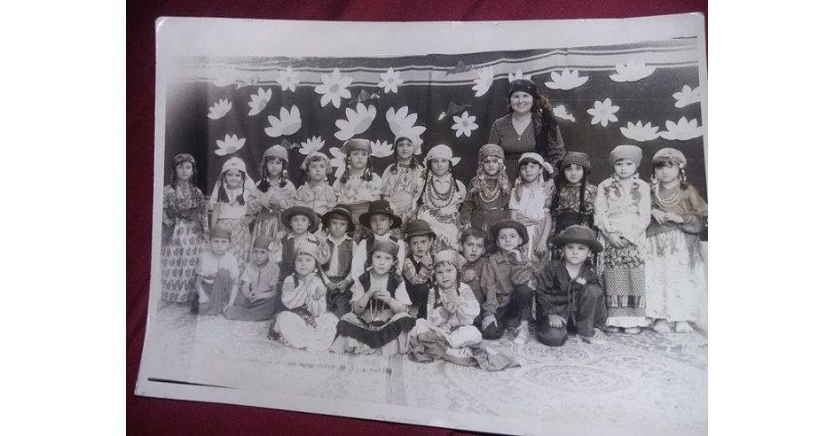 Fotografie veche soimi patriei-gradinita in haine tiganesti,rochii ...