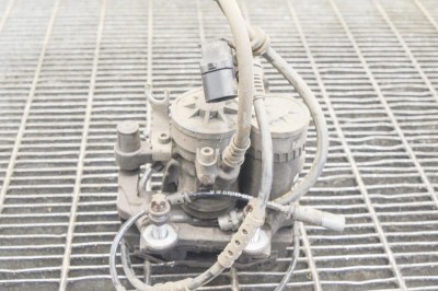 Etrier de fr&amp;acirc;nă dreapta spate BMW X1 F48 2017 OEM: 6883022 12447577 foto