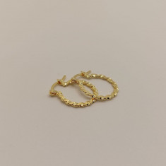 Cercei rotunzi placati cu aur Twist - diametru 2 cm