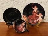 SET DE 3 PIESE DIN PORTELAN FIN- DECOR CU INGERASI
