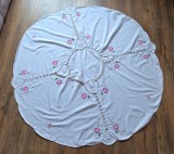 FATA DE MASA CIRCULARA VINTAGE DIN BUMBAC CU BRODERIE MANUALA APLICATA SI CROȘET INSERAT