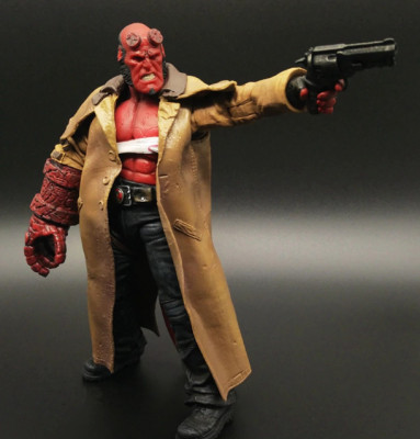 Figurina Hellboy 18 cm wounded foto