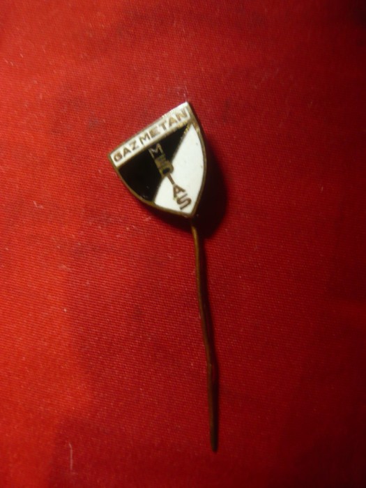 Insigna veche de fotbal- Gaz Metan Medias , metal si email ,h=1,3cm
