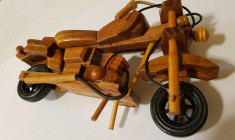Motocicleta lemn macheta foto