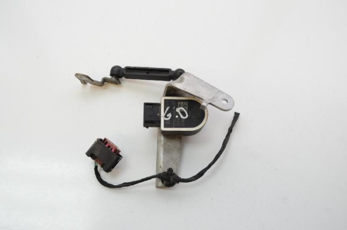 Senzor de nivel &icirc;nălțime dreapta spate BMW 7 G11, G12 2015 OEM: 37142959574 2122256