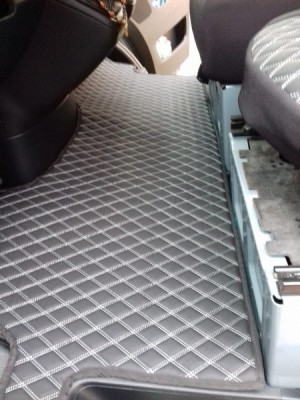 Covor auto imitatie piele romb dedicat MERCEDES SPRINTER III 2018- - Negru cusatura Rosie-COV02NR foto