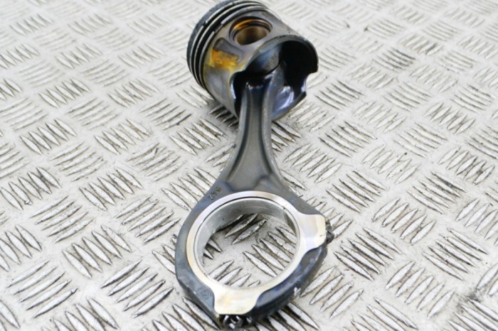 Piston MERCEDES-BENZ VITO Minibus / passenger W639 2012 OEM: A6420304120,A6420302018 17022357
