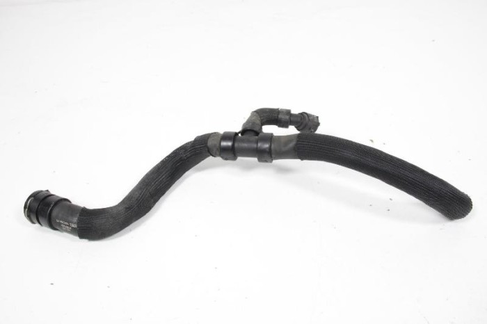Furtun radiator răcire dreapta VOLVO XC60 2013 OEM: 31355200 3137381