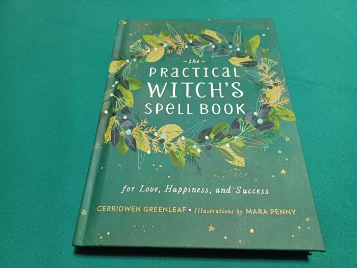 THE PRACTICAL WITCH&#039;S SPELL BOOK / FOR LOVE, HAPPINESS AND SUCCESS /CERRIDWEN GREENLEAF /2018 * 19