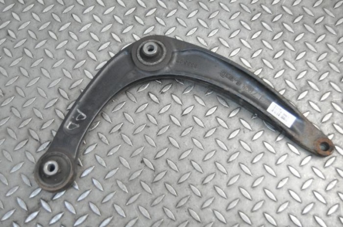 Braț inferior dreapta față CITRO&Euml;N DS4 2015 OEM: 833547 10002781