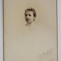 FOTOGRAFIE C.D.V. , STUDIO CARL PUTTRIGE , MITAU , TANARA CU ROCHIE CU BULINE , 1899