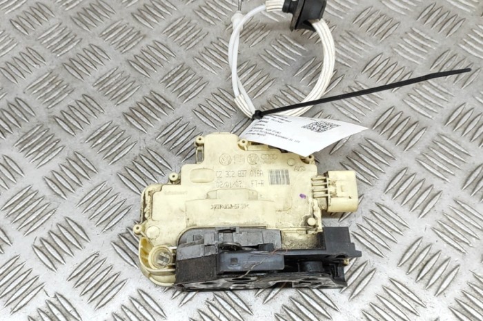 &Icirc;ncuietoare ușă dreapta față AUDI Q7 4L 2007 OEM: 3C2837016A 28445339