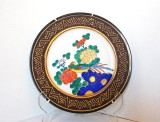 Farfurie porțelan japonez pictată manual, stil Kakiemon, anii 50 - Satsuma Moriage, marcaj Suzuki Japan