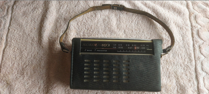 RADIO SOKOL 403 , FUNCTIONEAZA SI PE LUNGI SI PE MEDII . ARATA CA NOU !