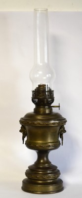 Lampa veche de masa cu petrol / ulei / gaz - Matador Brenner - Napoleon III - capete de lei stilizati - secol XIX foto