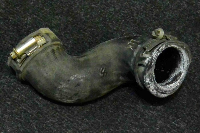 Furtun intercooler st&acirc;nga AUDI A8 D3 4E2, 4E8 2005 OEM: 4E0145745