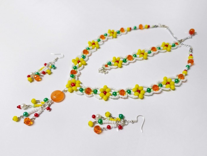 Reducere Set floral margele galben, portocaliu, colier, cercei, unicat