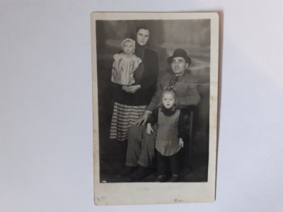 Fotografie dimensiune CP cu cuplu cu 2 copii din București foto