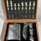 SET - JOC SAH LEMN + Sticla whisky + Desfacator sticle + 2 pahare Shoturi - NOU!