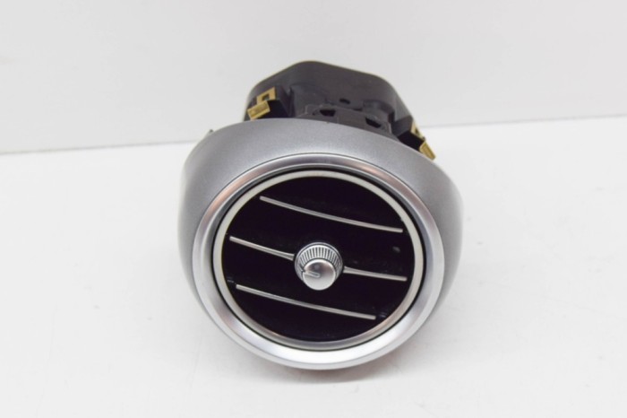 Gura de ventilație planșa de bord MERCEDES-BENZ C W205 2016 OEM: A2058304400 12104556