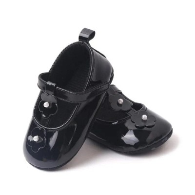 Pantofiori bebelusi, negri, lacuiti, cu floricele (Marime Disponibila: 3-6 luni foto