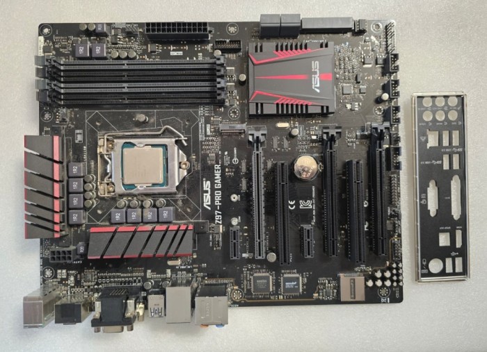 Placa de baza ASUS Z97-Pro Gamer, Socket 1150, DDR3 + procesor I3 4130