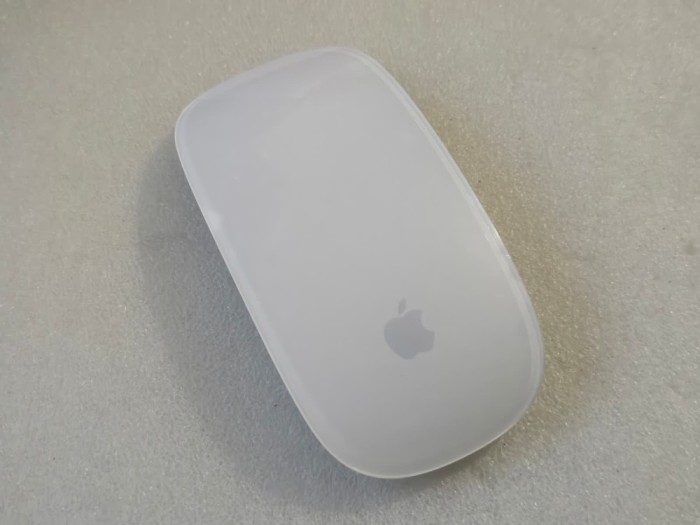 Mouse Apple Magic A1296, Wireless Bluetooth, Suprafață Multi-Touch, Laser Tracking