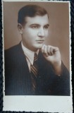 Fotografie tip Carte Postala, Tanar in costum, cu cravata, perioada interbelica