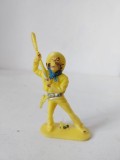 Figurina veche vintage Cowboy West Germany, plastic galben, 7cm