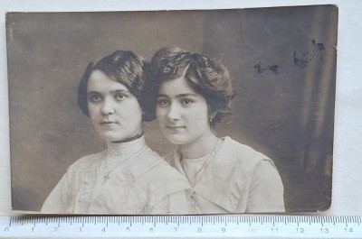 Carte poștală foto surori &amp;ndash; București &amp;ndash; datată 28 Mai 1911 foto