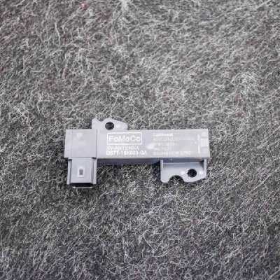 Amplificator de antena FORD KUGA II DM2 2016 OEM: DS7T-15K603-GA | 3330178 foto