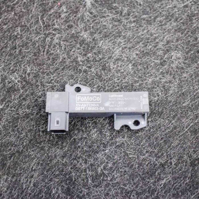 Amplificator de antena FORD KUGA II DM2 2016 OEM: DS7T-15K603-GA | 3330178