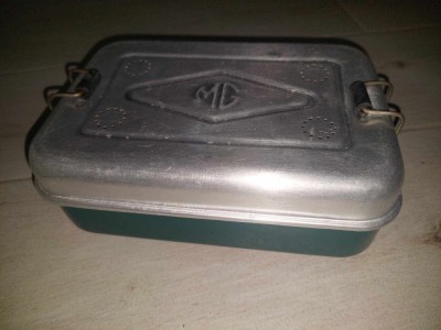 Sufertaj vechi,cutie de pr&amp;acirc;nz pentru gustări,gamela din aluminiu originala veche foto
