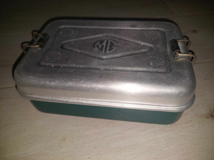 Sufertaj vechi,cutie de pr&acirc;nz pentru gustări,gamela din aluminiu originala veche