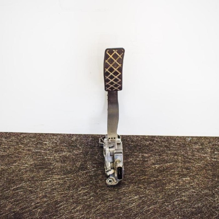 Pedala de accelerație AUDI Q5 8R 2013 OEM: 8K1723523A 3363774