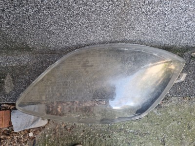 Sticlă far dreapta Toyota Yaris foto